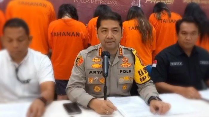 Polres Metro Depok berhasil membongkar sindikat jual-beli bayi yang dilakukan melalui media sosial (medsos) Facebook. Kapolres Metro Depok Kombes Pol Arya Perdana menjelaskan, para pelaku memasang iklan dan promosi melalui medsos untuk mencari ibu yang bersedia menjual bayinya.