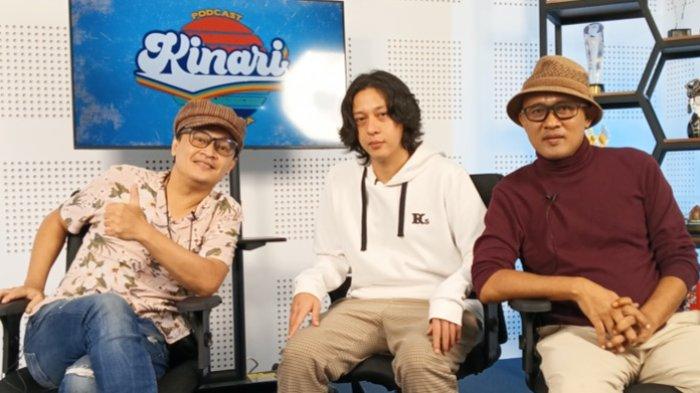 Band The Chasmala adalah Denny Chasmala (kiri), Pieter Anroputra (tengah) dan Irfan Chasmala (kanan) saat berbincang di Wartakotalive.com, Palmerah, Jakarta Pusat, Jumat (5/1/2024).