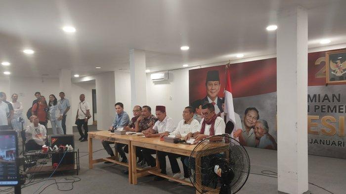 Tim Hukum dan Advokasi Kampanye Nasional Prabowo-Gibran gelar konferensi pers terkait dampak putusan MKMK hari ini, di Gedung Sekber Relawan Prabowo Gibran, Palmerah, Jakarta Barat, Selasa (7/11/2023).
