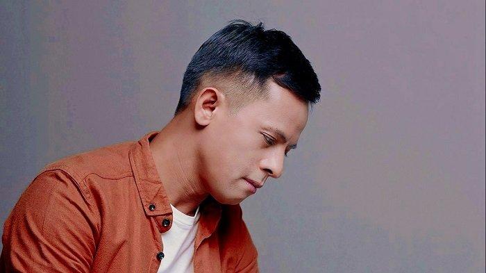Dibantu Judika, Tiroy Sihotang Rilis Single 'Tunggu Aku di Surga ...
