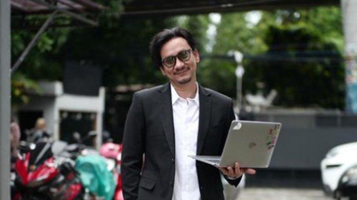 Selebriti Vincent Rompies saat ini sedang pusing memikirkan nasib anaknya.