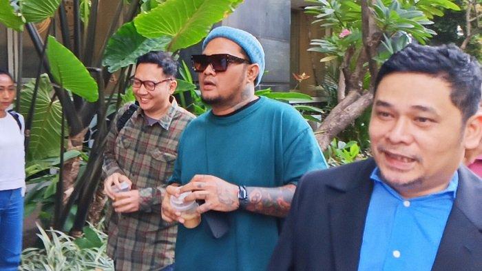 Virgoun mendatangi Polda Metro Jaya, Semanggi, Jakarta Selatan, Selasa (17/10/2023).