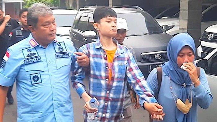 Siti Aisah ikut mengantar Sha Wang (26), WNA alami down syndrome, ke negara asalnya, Taiwan, pada Kamis (6/7/2023).