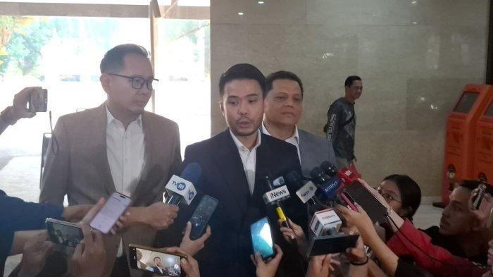 Jokowi Bawa Ijazah Asli SD-S1 UGM ke Polresta Solo