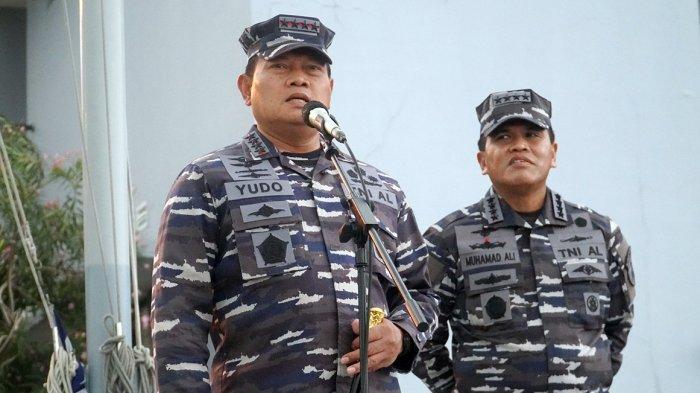 Panglima TNI Laksamana TNI Yudo Margono (kiri) minta Praka Riswandi Manik dihukum mati.