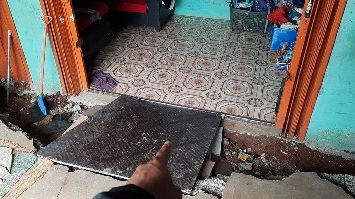 Rumah warga di Bojongmangu, Kabupaten Bekasi, amblas, dan ini mengagetkan.
