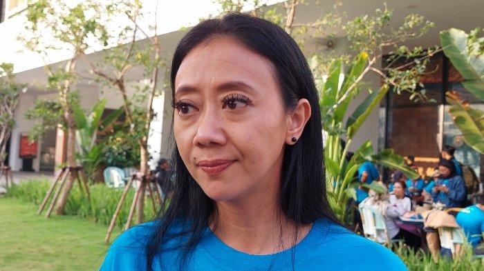 Pemain film Asri Welas saat mengenalkan film terbarunya berjudul Kejar Mimpi Gaspol! di Gedung Sarinah, Jalan MH Thamrin, Menteng, Jakarta Pusat, Senin (20/6/2022).