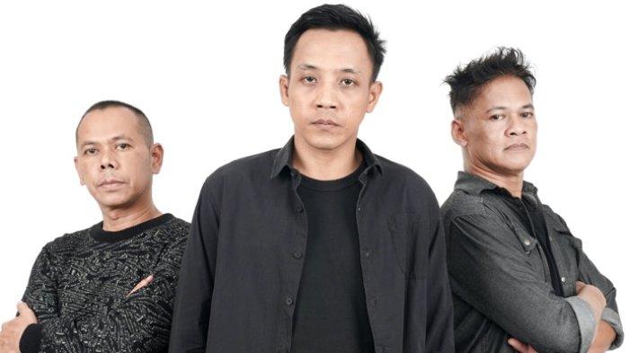 Band Caffeine yang sekarang diawaki Chikin Muhammad (vokal), Beni Anwar (gitar) dan Suyudi Quyud alias Yudi (drum) ini merilis karya baru berjudul Takkan Kurelakan Kau Pergi pada Juni 2023.