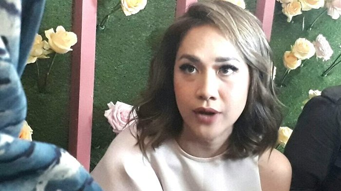 Bunga Citra Lestari (BCL) sedikit stres menghadapoi kasus suaminya yang dituduh menggelapkan uang mantan istri sebesar Rp 6,9 miliar. 