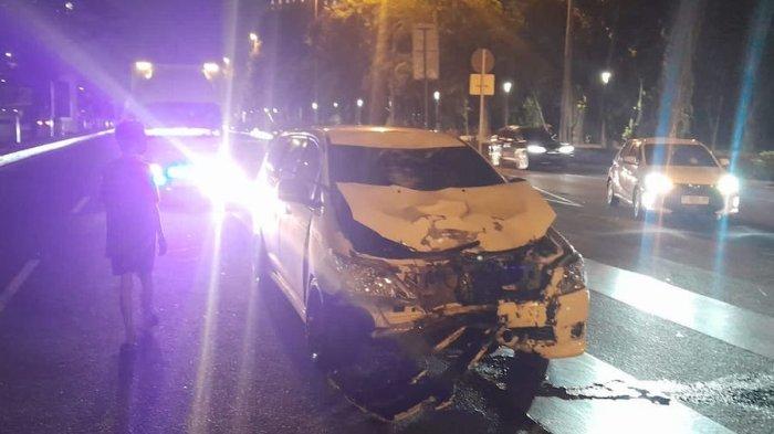 Sebuah Toyota Innova tabrak bos bakso rusuk dan 2 karyawannya hingga tewas di Jalan Benyamin Sueb, Kemayoran, Jakarta Pusat.