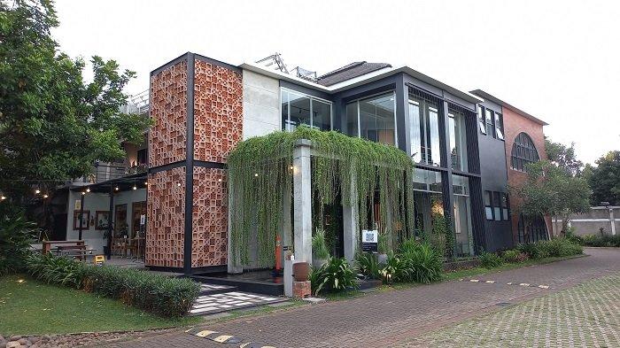 Bruno Cafe in The Park Cafe Pet Friendly - Sinar Mas Land