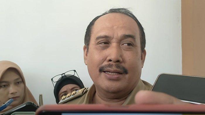 Cagub Jabar Jeje Wiradinata yang berpasangan dengan Ronal Surapradja kalah telak di Pilkada Jabar.