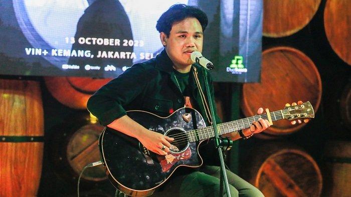 Dimansyah Laitupa atau Dimansyah Idol saat merilis lagu Mantra.