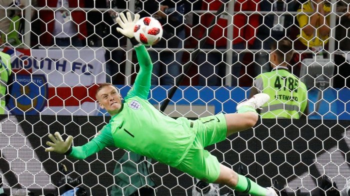 Jordan Pickford sukses mentahkan tendangan penalti pemain Kolombia.