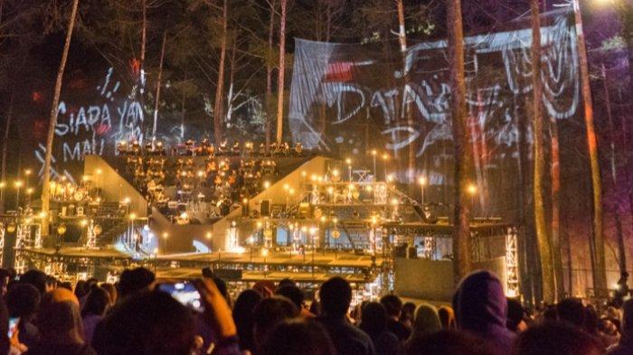 Forestra hadir membara melalui beragam musik dalam simfoni indah di tengah Orchid Forest Cikole, Lembang, Bandung, Jawa Barat, 26 Agustus 2023.