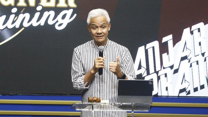 Bakal calon presiden dari PDIP Ganjar Pranowo berpidato saat pelatihan juru kampanye di Jakarta, Senin (17/7/2023).