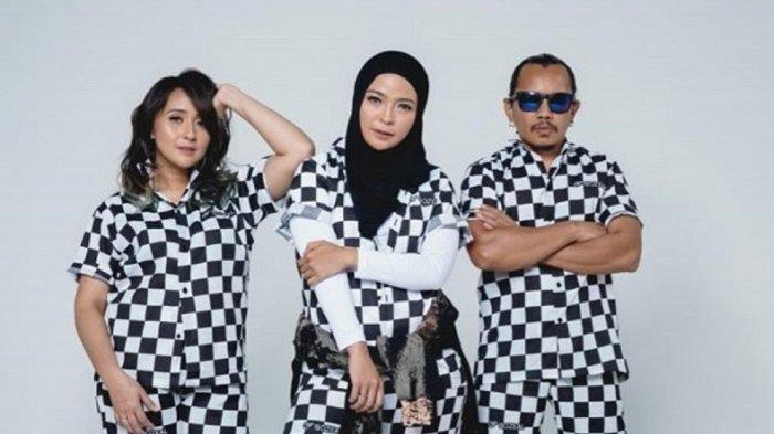 Tiga personel band Kotak pusing, mereka dipidanakan oleh Posan Tobing.