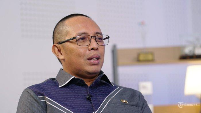 #KABURAJADULU - Kepala Komunikasi Kepresidenan Hasan Nasbi melakukan wawancara khusus dengan Direktur Pemberitaan Tribun Network Febby Mahendra Putra di Studio Tribun Network, Jalan Palmerah Selatan, Jakarta Pusat, Kamis (23/1/2025). Hasan mengingatkan agar mereka yang ingin merantau ke luar negeri untuk menaati ketentuan yang berlaku, termasuk prosedur dalam berangkat.