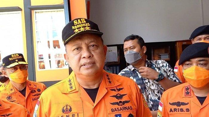 Kepala Basarnas Marsda Hendri Alfiandi di masa pensiun akan menjalani hidup di penjara, karena bru saja menjadi tersangka atas sebuah OTT KPK, karena diduga korupsi Rp 88,3 miliar.