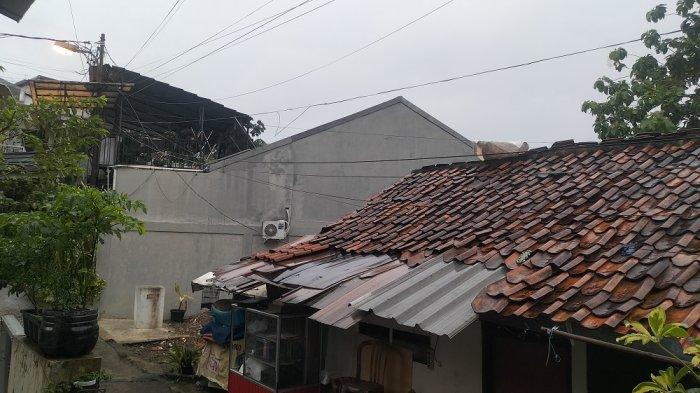 Hujan dengan intensitas ringan masih mengguyur wilayah Beji, Kota Depok, Jawa Barat pada Kamis (9/1/2025). (TribunnewsDepok.com/M Rifqi Ibnumasy)