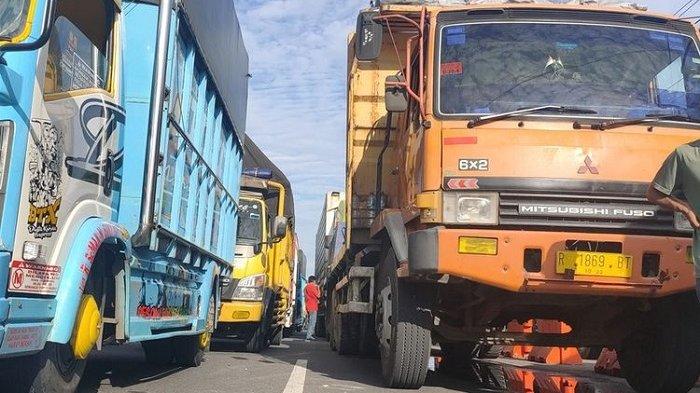 Ilustrasi - Hari ini ratusan sopir truk akan demo di kantor Pemkot Bekasi. Mereka menolak pungli oknum Dishub yang gila-gilaan.