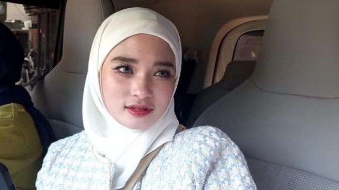 Penyanyi Inara Rusli di kawasan Mampang Prapatan, Jakarta Selatan, Jumat (21/7/2023).