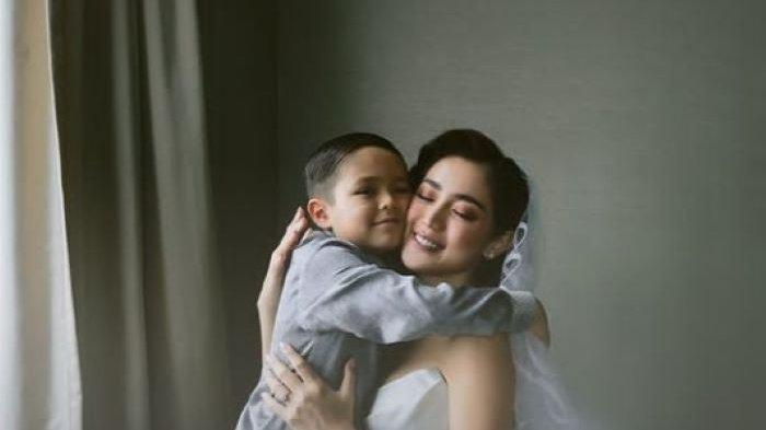 Pernikahan Jessica Iskandar dan Vincent Verhaag terlaksana setelah El Barack Alexander meminta ibunya itu untuk menikah.