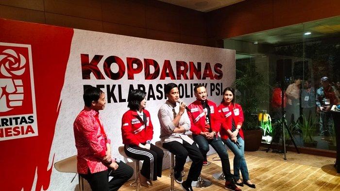 Kaesang Pangarep, Ketua Umum PSI yang baru, menyatakan tak ada aturan PDIP yang dilanggar terkait perbedaan partai dengan sang ayah dan kakaknya.