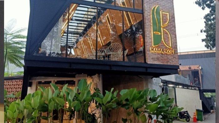 Kama Ruang merupakan event space pertama yang bisa mengakomodir berbagai aspek seperti restaurant, MICE and wedding venue, coffee shop, entertainment dan creative hub seluas 2.500 m2. Kehadiran destinasi kuliner sekaligus entertainment menyenangkan di kawasan Bintaro, Tangerang Selatan, ini, tak lepas dari peran pasangan Farida Achmad dan Mohamad Yuvaldi.