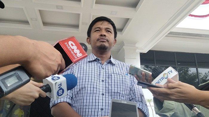 Komisioner KPU RI Idham Holik menjelaskan soal data Sirekap yang mendadak hilang.