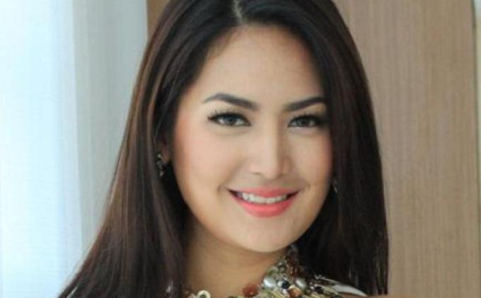 Maria Selena hancur ditinggal pacar bule.