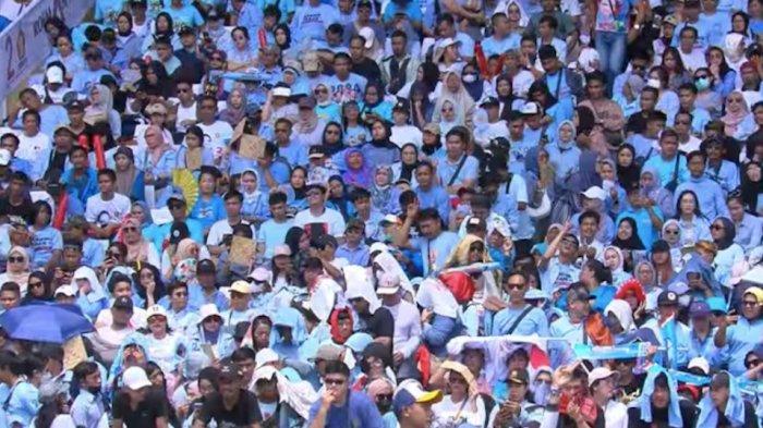 Ribuan massa penuhi stadion GBK Senayan, Jakarta, Sabtu (10/2/2024) mengikuti kampanye terakhir Prabowo-Gibran