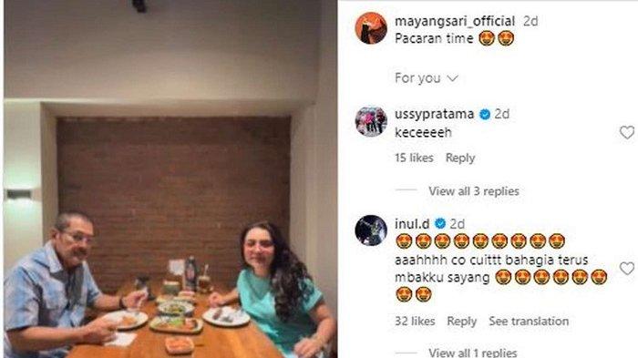 Mayangsari saat makan bersama dengan suami Bambang Tri di sebuah restoran.