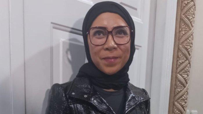 Musisi dan penyanyi Melly Goeslaw di kawasan Cipete, Jakarta Selatan, Kamis (27/7/2023). Melly Goeslaw terlihat kurus dan langsing setelah menjalani operasi bariatrik.