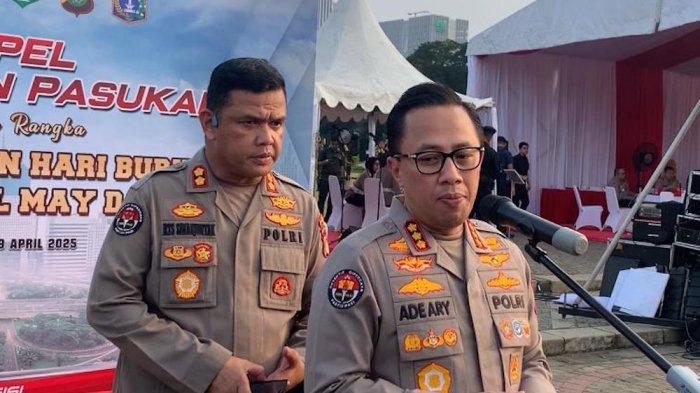 PEDAGANG DIPALAK - Kabid Humas Polda Metro Jaya Kombes Ade Ary Syam Indradi menyebutkan ada pedagang kaki lima (PKL) di kawasan Kembangan, Jakarta Barat, kena pungutan liar dengan mengeluarkan biaya hingga Rp1,5 juta untuk membuka lapak. 