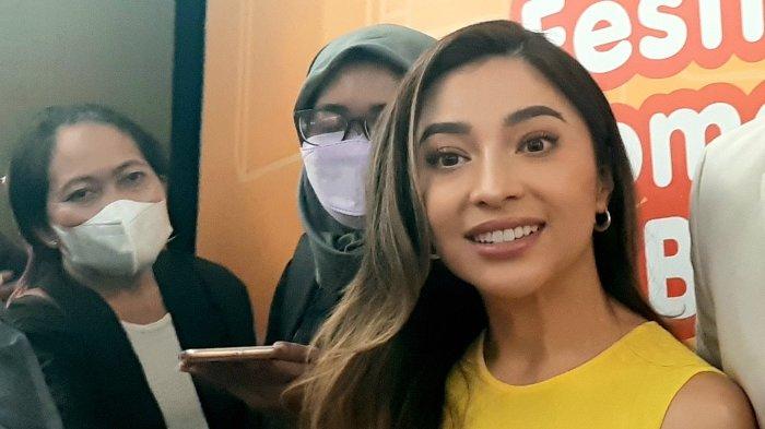 Pemain sinetron Nikita Willy disela acara Zwitsal di Mal fX Lifestyle, Jalan Sudirman, Senayan, Jakarta Pusat, Kamis (22/12/2022).