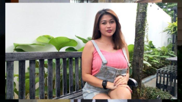 Pedangdut Ovi Sovianti di Kota Wisata, Kabupaten Bogor, Jawa Barat, Senin (24/4/2023).