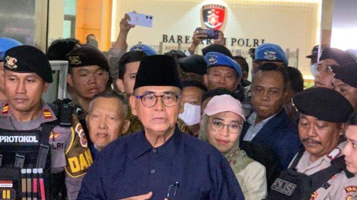 Pimpinan Ponpes Al Zaytun Panji Gumilang di Bareskrim Polri, Kebayoran Baru, Jakarta Selatan, Senin (3/7/2023)