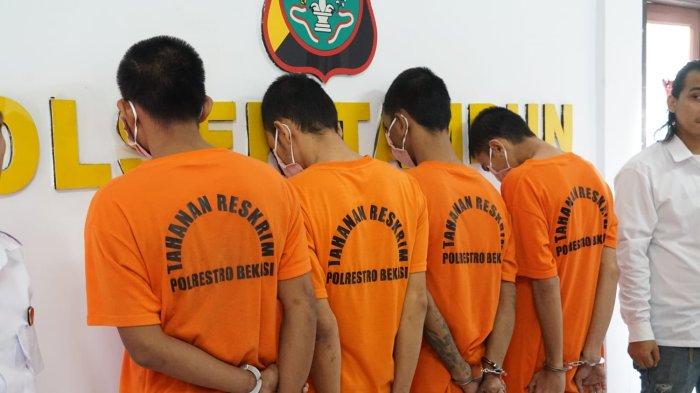Satreskri Polres Metro Bekasi dan Unit Jatanras Polsek Tambun menangkap empat pelaku pembacokan pria saat lakukan open BO, Selasa (25/7/2023)