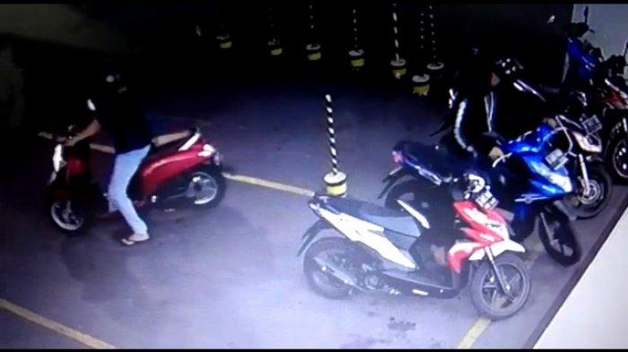 Ditinggal Salat Magrib Berjamaah Di Masjid Motor Dirusak Kuncinya Lalu