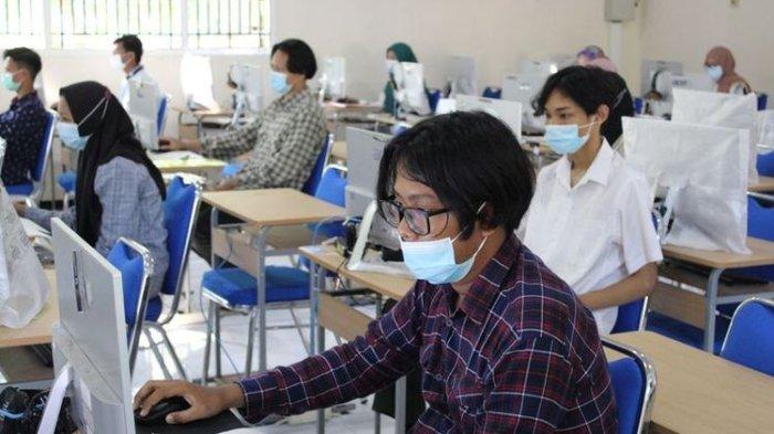 Ilustrasi - Calon mahasiswa sedang mengikuti tes masuk Perguruan Tinggi Negeri (PTN). 