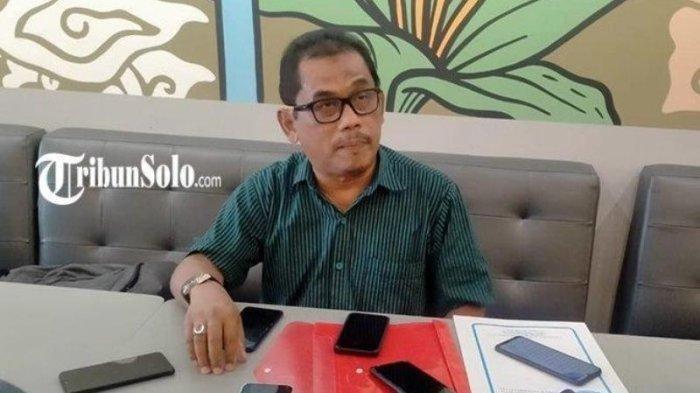 IJAZAH JOKOWI - Advokat Taufiq menantang Jokowi untuk memperlihatkan ijazahnya saat di persidangan. Jika terbukti sah dan tidak palsu, Taufiq janji cabut gugatan di PN Solo.
