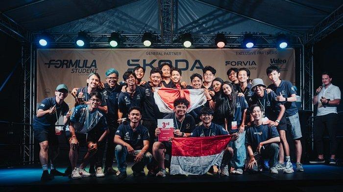 Mahasiswa UI sukses merancang mobil balap jenis formula.