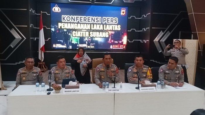 Polisi Gelar Konferensi Pers Pengungkapan Kasus Laka Maut Ciater. Sopir Ditetapkan sebagai Tersangka, Selasa (14/5/2024) dini hari. Foto : Tribunjabar/Ahya Nurdin.