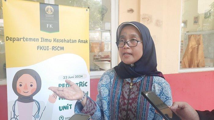 Ketua Panitia Pengmas FKUI, Prof. Dr. dr. Rini Sekartini, Sp.A (K) saat ditemui di SDN Depok 01, Jalan Pemuda No.76, Kecamatan Pancoran Mas, Kota Depok, Jawa Barat, pada Sabtu (22/6/2024).