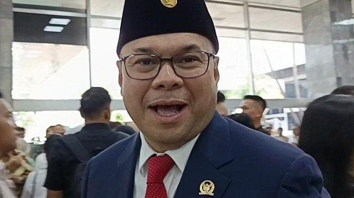 Romy Soekarno, putra almarhum Rachmawati Soekarnoputri, jadi anggota DPR RI dengan sedikit kontroversial.