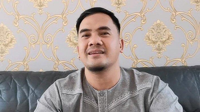 Saipul Jamil ditemui di rumahnya, kawasan Pondok Gede, Kota Bekasi, Jawa Barat, Senin (21/2/2022), dan mengatakan, kejadian pencurian 3 ponsel dan motornya itu berlangsung saat dirinya bersama tiga karyawannya melakukan ibadah salat maghrib di masjid.