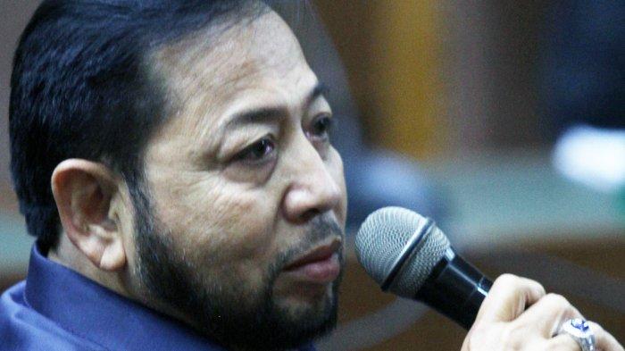 Mantan Ketua DPR dan Ketua Umum Partai Golkar Setya Novanto saat jadi tersangka korupsi di pengadilan.