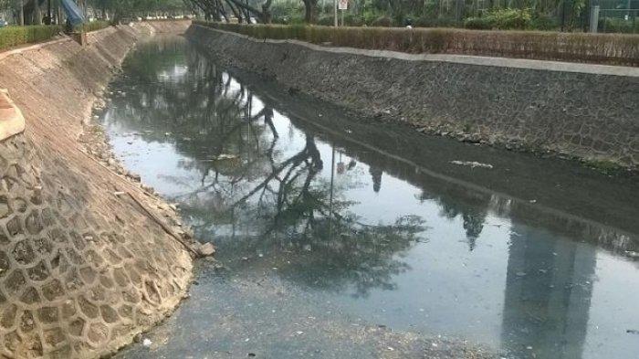 Sungai yang melintasi kawasan Epicentrum, Kuningan, Jaksel, adalah desain dari Ridwan Kamil pada 2005.