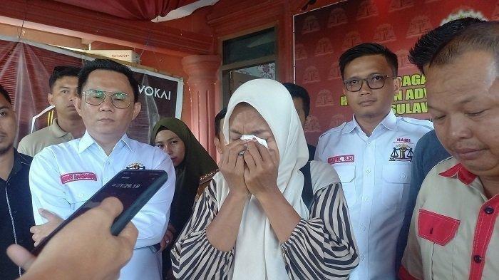 Guru Sekolah Dasar Negeri di Kecamatan Baito, Kabupaten Konawe Selatan, Provinsi Sulawesi Tenggara, Supriyani untuk sementara bisa bertemu keluarganya. Hal tersebut setelah Kejaksaan Negeri (Kejari) Konawe Selatan mengajukan penangguhan penahanan guru Supriyani yang sebelumnya sudah empat hari ditahan di Lapas Perempuan Kelas III Kendari. Supriyani keluar dari Lapas Perempuan pada Selasa (22/10/2024) sekitar pukul 13.00 wita.